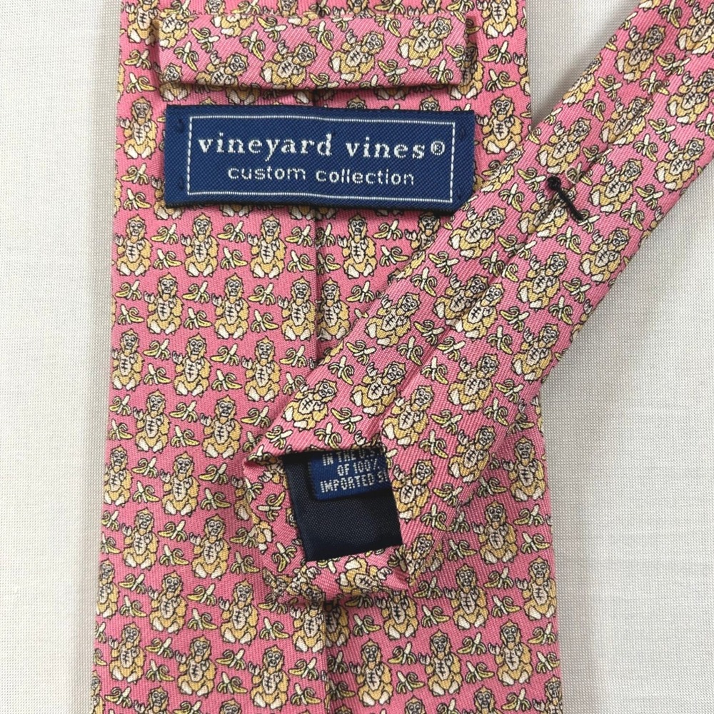 Vineyard Vines Tie Mens Pink Gorilla Banana 100% Silk Custom Collection AXA - Picture 3 of 7